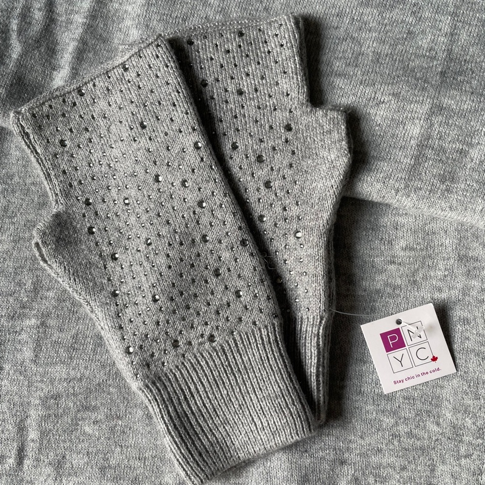 PNYC Aura Scarf & Handwarmers Set – Heather Grey (NWT)